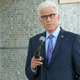 Image for article titled Mr. Mayor has to take out the “Brentwood Trash,” whether Andie MacDowell likes it or not